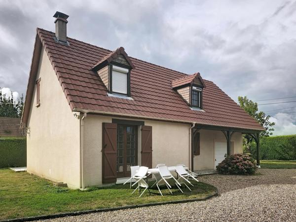 Une maison familiale idéalement située, proche des commodités et des axes routiers !