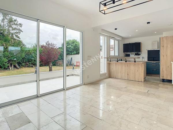 Maison Vallet, centre bourg, à 1min de l'axe Nantes-Cholet, à 5min de la gare du Pallet et à 25min de Nantes