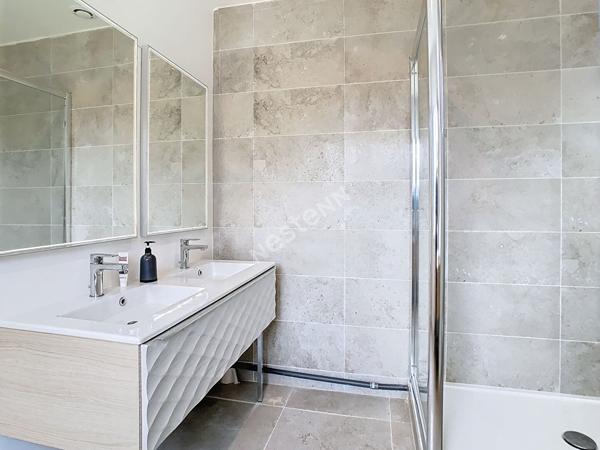 Maison Vallet, centre bourg, à 1min de l'axe Nantes-Cholet, à 5min de la gare du Pallet et à 25min de Nantes