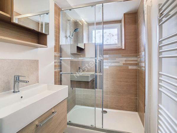 Maison Vallet, centre bourg, à 1min de l'axe Nantes-Cholet, à 5min de la gare du Pallet et à 25min de Nantes