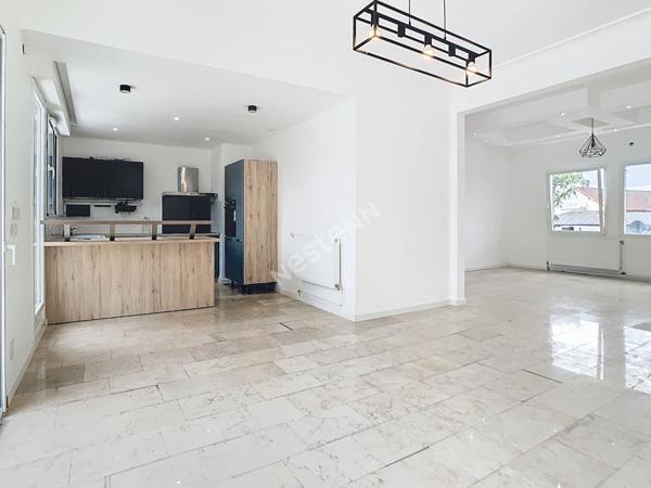 Maison Vallet, centre bourg, à 1min de l'axe Nantes-Cholet, à 5min de la gare du Pallet et à 25min de Nantes