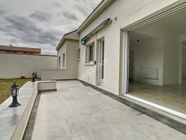 Maison Vallet, centre bourg, à 1min de l'axe Nantes-Cholet, à 5min de la gare du Pallet et à 25min de Nantes