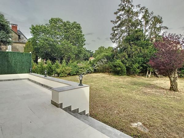 Maison Vallet, centre bourg, à 1min de l'axe Nantes-Cholet, à 5min de la gare du Pallet et à 25min de Nantes