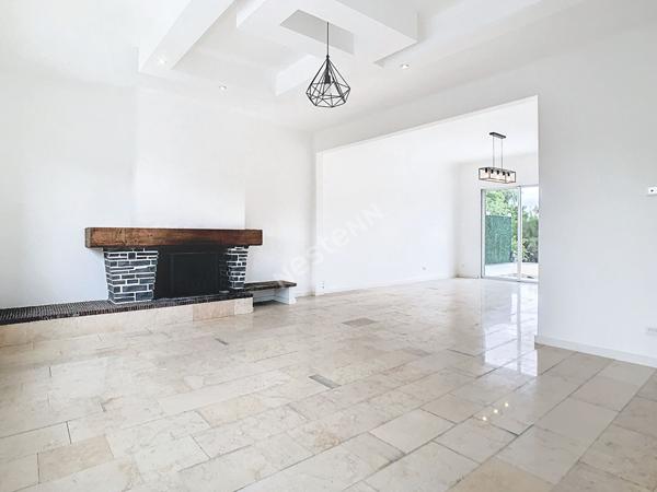 Maison Vallet, centre bourg, à 1min de l'axe Nantes-Cholet, à 5min de la gare du Pallet et à 25min de Nantes