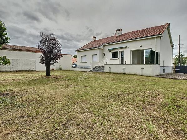 Maison Vallet, centre bourg, à 1min de l'axe Nantes-Cholet, à 5min de la gare du Pallet et à 25min de Nantes