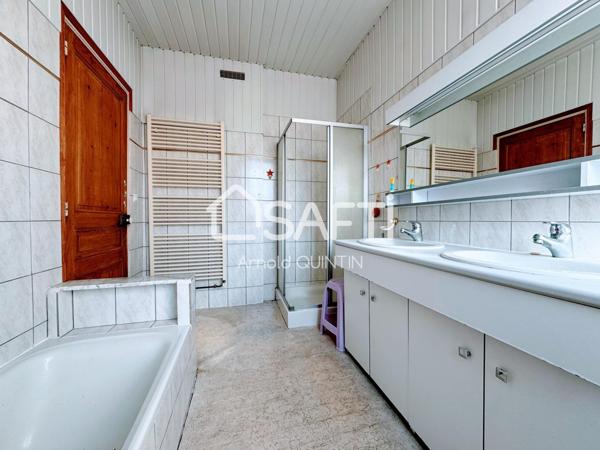 Maison 9 pièces 224m² avec local professionnelle