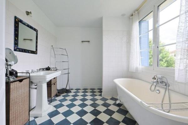 Maison de 4 chambres, jardin et dépendance, en très bon état