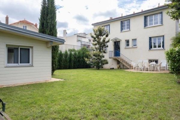 Maison de 4 chambres, jardin et dépendance, en très bon état