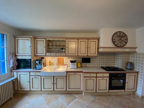 Maison de 4 chambres, jardin et dépendance, en très bon état