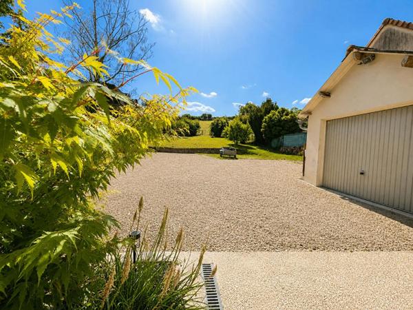 Maison 124m2 carrez 2 à 3 chambres bureau garage jardin 980m2 229500HAI