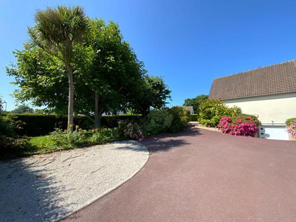 Maison traditionnelle avec jardin clos