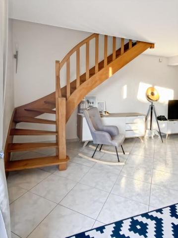 Maison traditionnelle avec jardin clos
