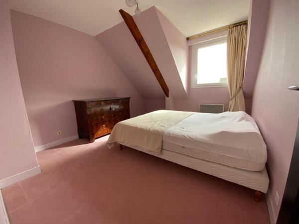 Maison traditionnelle avec jardin clos
