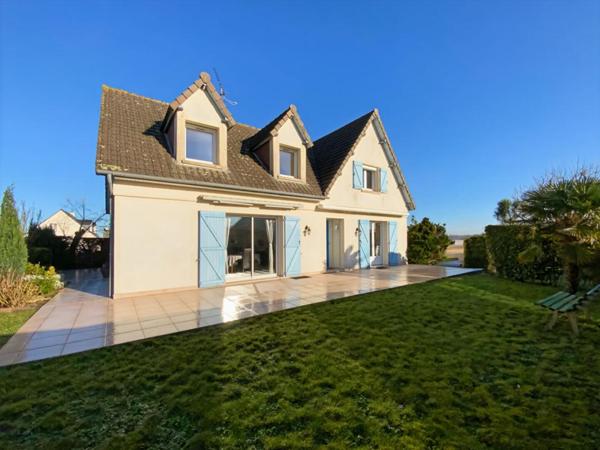 Maison traditionnelle avec jardin clos