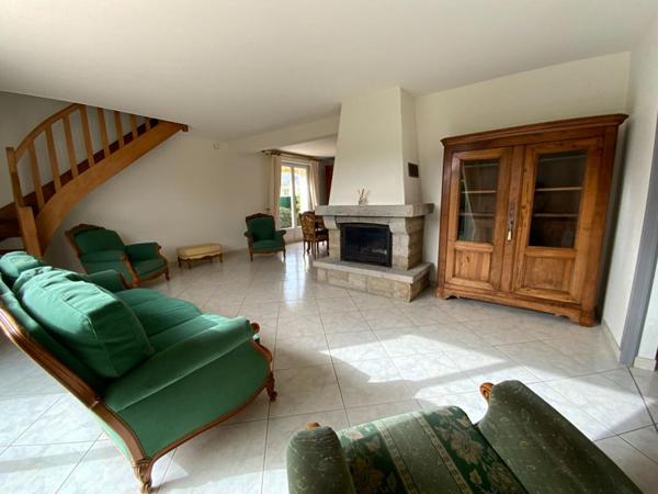Maison traditionnelle avec jardin clos