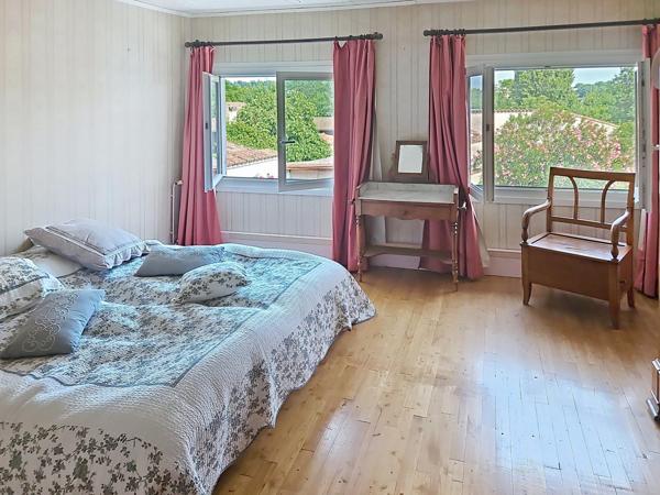 Superbe bâtisse  de 1750 à Champniers (16430)