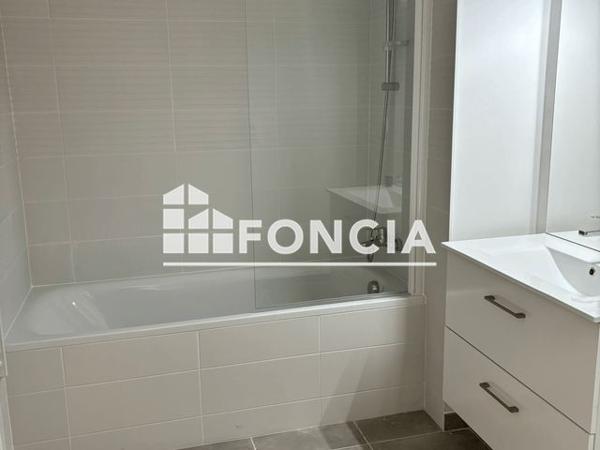 Location Appartement 3 pièces 59.9 m² - 74 Rue Elisabeth Lion Angers 49000