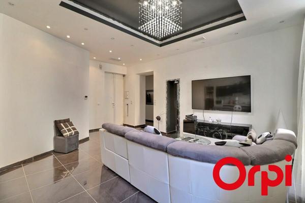 Appartement à vendre    4 pièces • 103,64 m2 Marseille 7