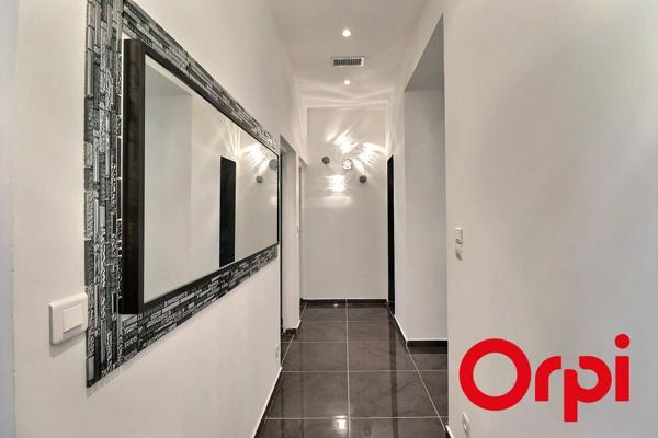 Appartement à vendre    4 pièces • 103,64 m2 Marseille 7