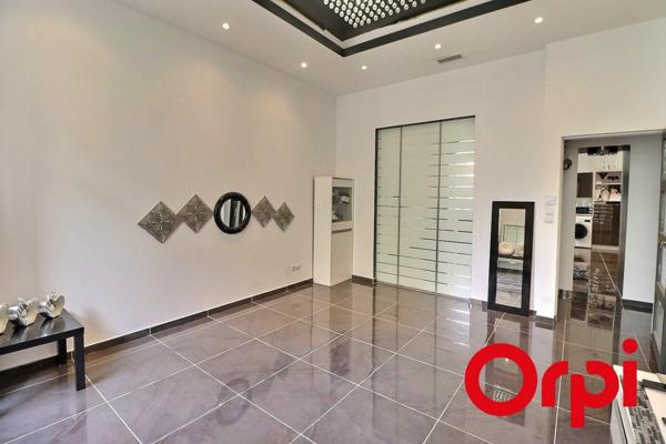 Appartement à vendre    4 pièces • 103,64 m2 Marseille 7