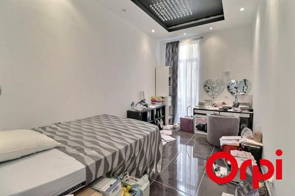 Appartement à vendre    4 pièces • 103,64 m2 Marseille 7