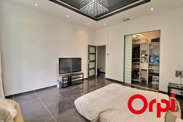 Appartement à vendre    4 pièces • 103,64 m2 Marseille 7