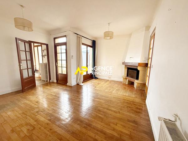 Maison à vendre à Argenteuil - 5 pièces, 3 chambres à 9 minutes de la gare . 285 000 EUR **  - Référence  4510