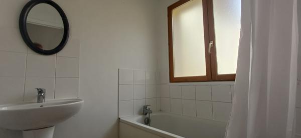 Maison 3 Chambres et 1 bureau.