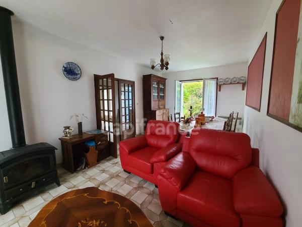 Belle maison familiale avec gîte à Aigre – 215 000 €