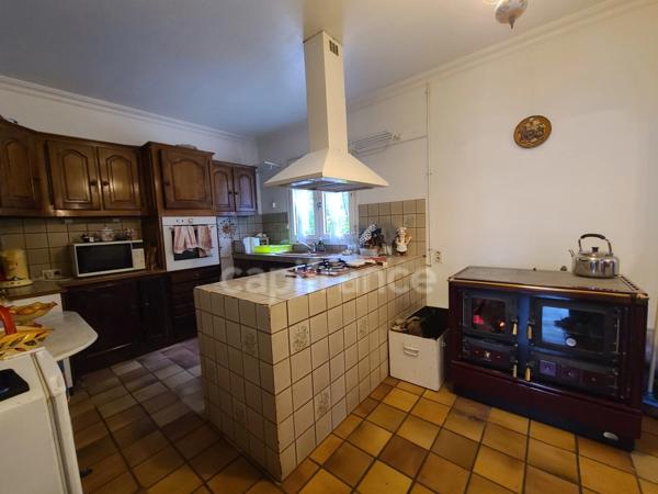 Belle maison familiale avec gîte à Aigre – 215 000 €