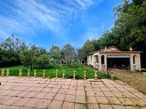 Belle maison familiale avec gîte à Aigre – 215 000 €