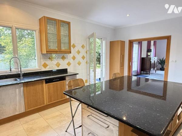 Maison - 5 chambres - Piscine - Garage