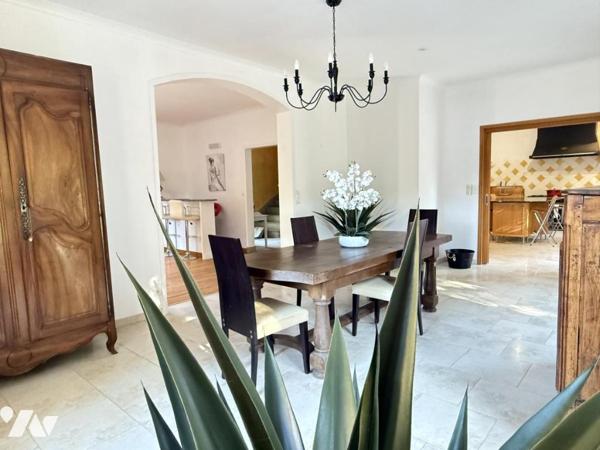 Maison - 5 chambres - Piscine - Garage