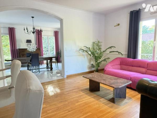 Maison - 5 chambres - Piscine - Garage