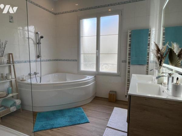 Maison - 5 chambres - Piscine - Garage