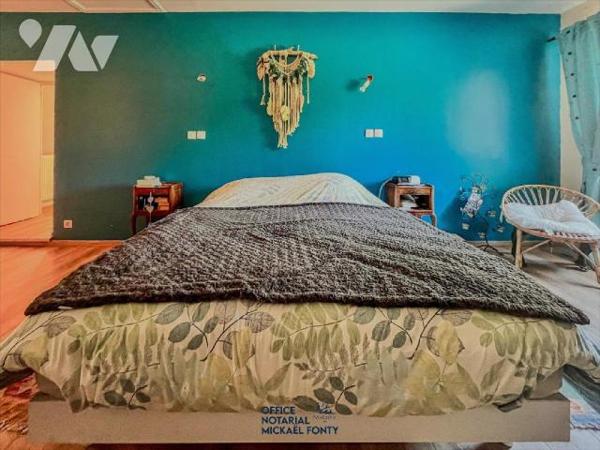 Maison en pierre avec dépendances, à proximité des écoles :
Cette maison de campagne, lumineuse...