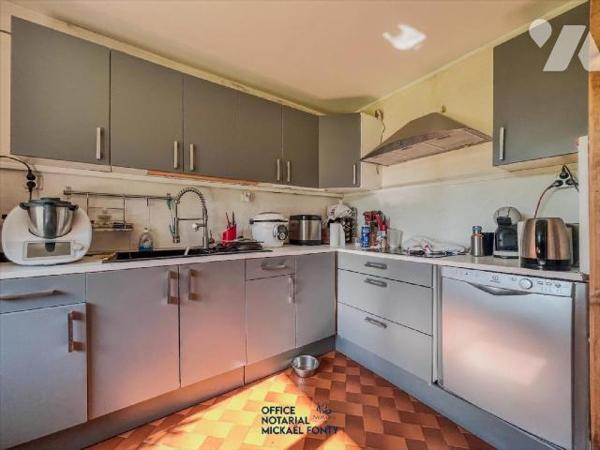 Maison en pierre avec dépendances, à proximité des écoles :
Cette maison de campagne, lumineuse...