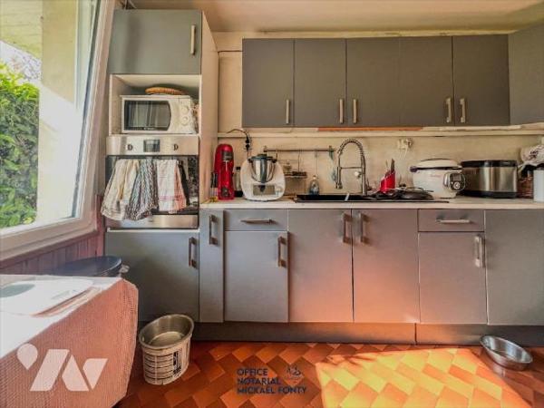 Maison en pierre avec dépendances, à proximité des écoles :
Cette maison de campagne, lumineuse...