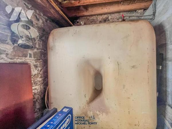 Maison en pierre avec dépendances, à proximité des écoles :
Cette maison de campagne, lumineuse...