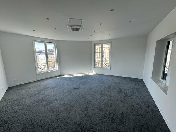 TOURS HYPER CENTRE BUREAUX D'EXCEPTION A LOUER 115 M²