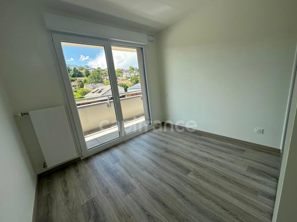 Appartement T3-74 m2 (garage et parking inclus) VIVIERS DU LAC (73)