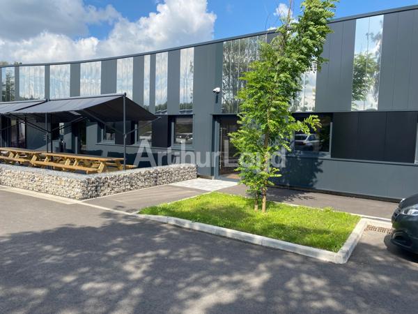 Bureaux à louer à Mons-en-Baroeul avec terrasse et parking inclus