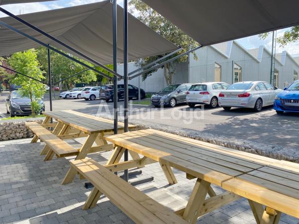 Bureaux à louer à Mons-en-Baroeul avec terrasse et parking inclus
