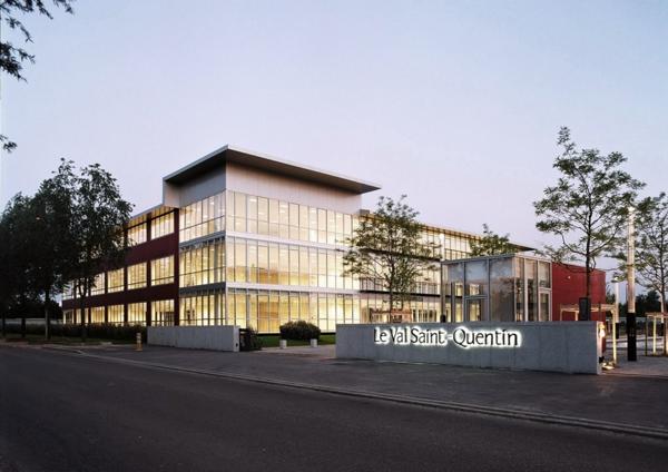 Bureaux à louer à Voisins-le-Bretonneux au sein d'un immeuble indépendant de standing