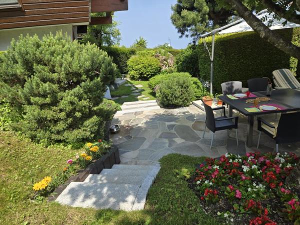 Chalet avec vue panoramique sur le lac Léman – Domaine avec piscine