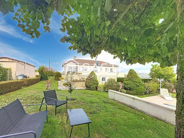 Maison avec deux logements, piscine de 200 m² au cœur de Châteauneuf-sur-Charente