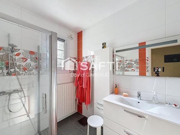 Maison avec deux logements, piscine de 200 m² au cœur de Châteauneuf-sur-Charente