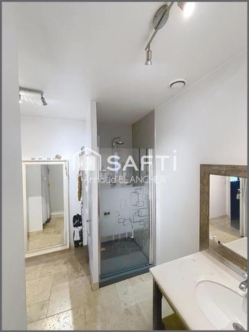 Pavillon plain-pied 5 chambres, 2 salles de bains, grande terrasse et piscine.