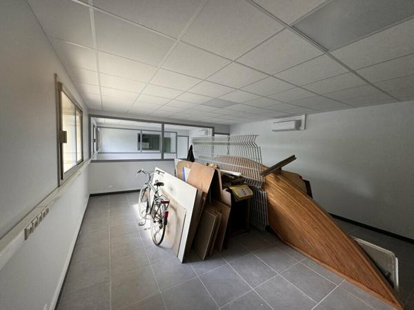 LA RICHE BUREAUX A LOUER 91 M² PROXIMITE PERIPHERIQUE ENSEMBLE CLOS