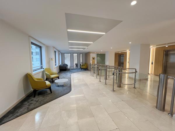 Bureaux rénovés à loyer compétitif à proximité du parc Diderot